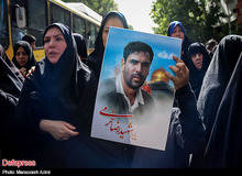 همسر شهید مدافع حرم: آقارضا محافظ حاج قاسم بود و در اغتشاشات سال ۱۳۷۸ و ۱۳۸۸ هم حضور داشت/ جرأت نمی کنیم بیرون از خانه بگوییم خانواده‌ شهید مدافع حرم هستیم