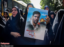 همسر شهید مدافع حرم: آقارضا محافظ حاج قاسم بود و در اغتشاشات سال ۱۳۷۸ و ۱۳۸۸ هم حضور داشت/ جرأت نمی کنیم بیرون از خانه بگوییم خانواده‌ شهید مدافع حرم هستیم