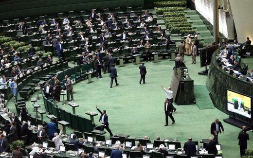 نماینده مجلس: دوشیفت بودن جلسات علنی دوشنبه ها باید به تصویب مجلس برسد