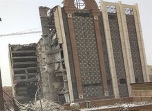 امدادگر آبادانی در گفت وگو با دیده‌بان ایران: حاج حسین عبدالباقی نصف آبادان را خریده بود/ آمار فوت شده‌ها حداقل بالای ۵۰ نفر است/ گزارش صداوسیما درباره فردی که ۳۰ ساعت زیر آوار مانده کذب محض بود