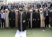 اقامه نماز عید فطر به امامت رهبر انقلاب در مصلای امام خمینی(ره)
