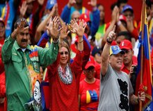 اقدام عجیب مارادونا در مکزیک در حمایت از مادورو+ عکس