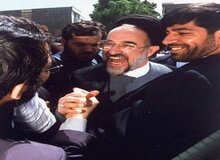 عکس کمتر دیده‌شده از فریاد شادی خاتمی پس از پیروزی در انتخابات دوم خرداد