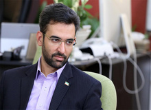 واکنش آذری‌جهرمی به جمع‌آوری کردن بیلبوردهای علی کریمی: از ممنوع‌التصویری رؤسای جمهور رسیدیم به ممنوع التصویری مجری و فوتبالیست!