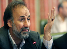 بیادی: وزیری که تا 12 شب کار کند که وزیر نیست