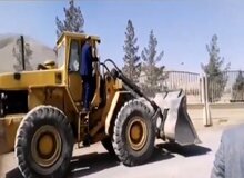 حمله نماینده مجلس با لودر به دانشگاه آزاد/ ابوترابی: به دانشگاه آزادحمله کردم تا تردد ۲۰ هزار نفر حل شود/FILM