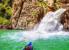 هشدار دادستان پاوه/ نجات گردشگران از غرق‌شدن قایق غیرمجاز در چشمه بل