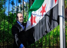 برافراشته شدن پرچم سوریه بر فراز سفارت این کشور در واشنگتن
