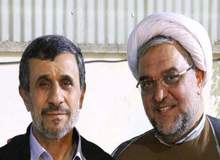 حجت الاسلام امیری فر: احمدی‌نژاد حالت عادی ندارد

