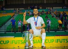 مرد سال فوتسال آسیا جایزه‌اش را به امام زمان تقدیم کرد