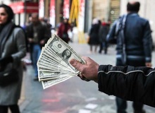 لاهوتی: منتظر ارزانی دلار نباشید
