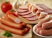 سوسیس و کالباس گران‌تر از مرغ و گوشت شد!