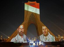 
تصاویر: نورپردازی برج آزادی با پرچم یمن و تصویری از رهبران انصارالله
