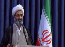 امام جمعه سمنان: هوشمندی رهبر انقلاب نعمتی بزرگ است