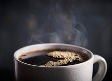 با مصرف بیش از حد کافئین، چه اتفاقی در بدن ما می‌افتد؟