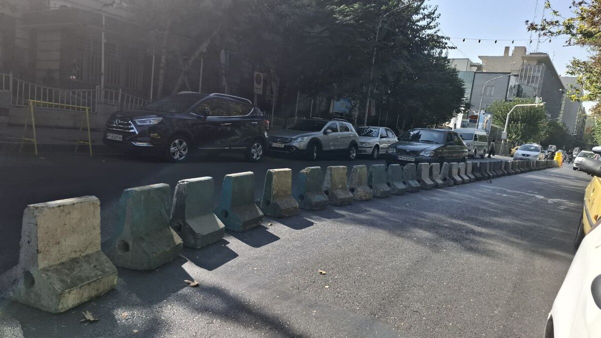 تشدید ترافیک در خیابان بهشت با جداسازی یک لاین از خیابان + فیلم
