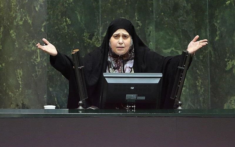 پروانه سلحشوری: روحانی دستور ورود زنان به ورزشگاه را صادر کرده است/ چرا وزارت ورزش دستور رئیس‌جمهور را اجرا نمی‌کند؟
