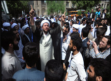 ۷۲ گروه تبلیغی حوزه علمیه قم: کشف حجاب گسترش پیدا کرده / وضعیت بغرنج بی‌حجابی، موجب نا امیدی متدینین شده است/ چراغ سبز برای بازگشت برخی هنرمندان قبل از انقلاب بدون اظهار ندامت آنان نشانه نفوذ لیبرالیسم است 