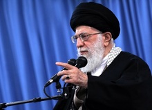 آیت الله خامنه ای: حرف خدا در هیچ شرایطی زمین نماند/ نباید از جنجال و هوچی‌گری و اتهامات ترسید