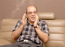 عبدی: وقتی رقابت وجود ندارد، آینده کشور الله‎بختکی می‎شود