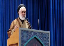 امام جمعه اصفهان: رهبر انقلاب در نامه‌ به جوانان آمریکایی و اروپایی فرمودند که شما در جایی درست در تاریخ ایستاده‌اید
