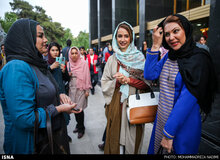 انتقاد شدید کیهان نسبت به جشنواره بین المللی فیلم فجر/ نمایش فیلم‌های سیاه و بدحجابی زننده در چهارسو!
