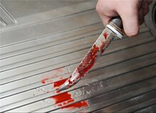 چاقو زدن به دختر دانشجو مقابل چشم استاد و دانشجویان دانشگاه آزاد