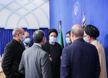 ادعای کیهان: کنترل قیمت ارز، کاهش قیمت مواد غذایی و ساخت بیش از دو میلیون مسکن از جمله دستاوردهای دولت رئیسی بود