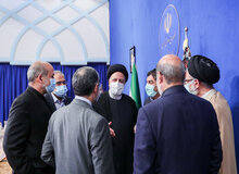 ادعای کیهان: کنترل قیمت ارز، کاهش قیمت مواد غذایی و ساخت بیش از دو میلیون مسکن از جمله دستاوردهای دولت رئیسی بود