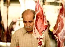 رئیس اتحادیه گوشت گوسفندی: از ابتدای هفته تا به امروز گوشت کیلویی ۱۰ هزار تومان افزایش قیمت داشته است/نهاده‌های دامی با ارز ۴۲۰۰ تومانی به دست ما نمی‌رسد/  سرانه مصرف گوشت ایرانی ها به سرعت رو به کاهش است