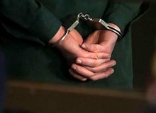 یک داوطلب کرونایی که از برگه سوالات عکس گرفته بود بازداشت شد/ عکس