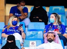 حضور تماشاگران زن در ورزشگاه الهلال عربستان/ تصاویر