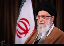 مروری بر ۸ واکنش «آیت الله خامنه ای» به استفاده از برخی تعابیر غلوآمیز درباره ایشان
