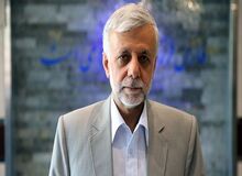 فعال سیاسی اصلاح طلب: تا کی قرار است امثال عبدی و حجاریان و بهزاد نبوی برای اصلاحات نسخه بپیچند؟/ مگر یک جریان سیاسی را می توان با « پیپ کشیدن» اداره کرد؟/ موسوی خوئینی‌ها مهره سوخته است