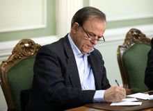 نماینده تهران با انتقاد از وعده‌ی توخالی وزیر صمت درباره ساماندهی بازار خودرو:وزارت صمت صرفا به دنبال حمایت از صورت حساب‌های مالی خودروسازان است