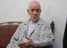  با وطن فروشی می‌خواهند منافع آمریکا در ایران را تضمین کنند