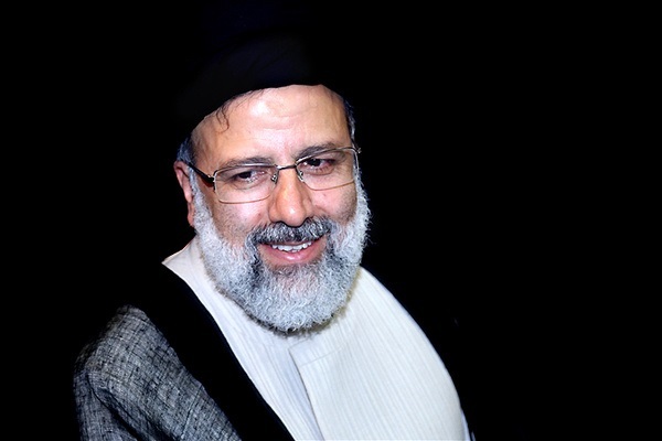 آقای رئیسی! چرا شهامت ندارید که از حماییتنان از احمدی نژاد دفاع کنید؟