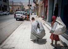بهزیستی: بیش از ۶۰ درصد کودکان کار استان کرمان از اتباع بیگانه هستند/ زنان سرپرست خانوار از دریافت وام خود اشتغال زایی می‌ترسند