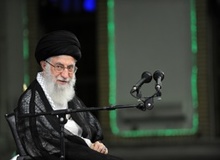 رهبر انقلاب: بعضی‌ها نمی‌فهمند اگر شهدا نبودند امروز تهران و خوزستان دست چه کسانی بود‌