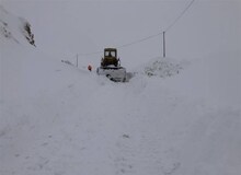 راه ‌تمام‌ روستاهای الیگودرز مسدود شد/ ریزش بهمن ارتفاع برف در گردنه نمک را به ۱۵ متر رساند‌