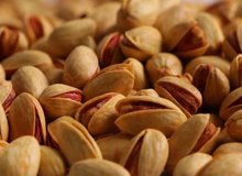امسال  چهار تا پنج برابر  سال گذشته محصول تولید کردیم/ رقیب اصلی ایران در بازار پسته آمریکاست  / کدام کشورها از ایران پسته می‌خرند؟