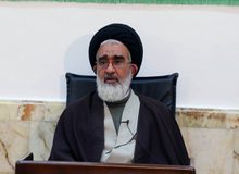 امام جمعه قم: کار ما در دانشگاه این است که دانشجویان را به صراط مستقیم هدایت کنیم