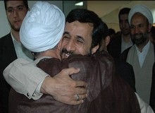 روزنامه جوان: مسئولان دولت احمدی نژاد، شاگردان آیت الله مصباح یزدی بودند
