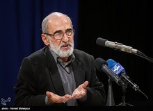 حسین شریعتمداری از صداوسیما خواست سخنرانی های روحانی را پخش نکند