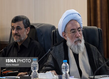حواشی جالب یک عکس پر حاشیه از احمدی نژاد/ مَحمود به چی یا کی می‌خندد؟
