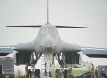 ادعای آکسیوس: آمریکا از بمب‌افکن B-1 علیه ایران استفاده کرد؛ ترامپ تهران را تهدید به حمله کرد/ هرمز، باب‌المندب و دریای سرخ در آستانه بحرانی تازه