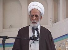 امام جمعه مشهد:آمریکا سردوراهی حمله وتحریم قرار دارد/ ژنرال‌های آمریکا ازخواب جنگ با ایران می‌ترسند