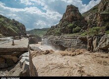  بخشی از دیوار ساحلی شهر پلدختر در لرستان فروریخت