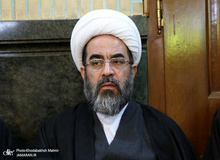 آیت الله فاضل لنکرانی: یک روحانی یا یک مداح مگر علم غیب دارد که بگوید «کرونا به مجلس امام حسین(ع) نمی آید»؟