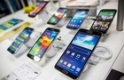 بازار موبایل در بن‌بست گرانی؛ مشتریان به تعمیر گوشی‌ها پناه بردند